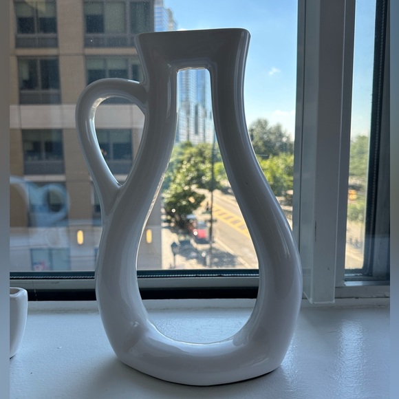 Sage & Sill white acrylic tea set vase/decor - Picture 3 of 8